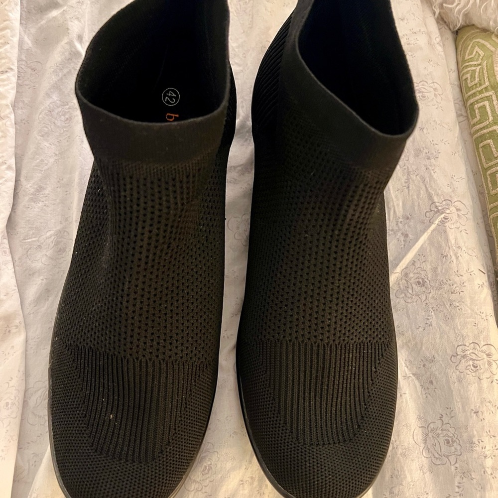 NWOB bernie mev. Camryn wedge stretch bootie! - Picture 7 of 14